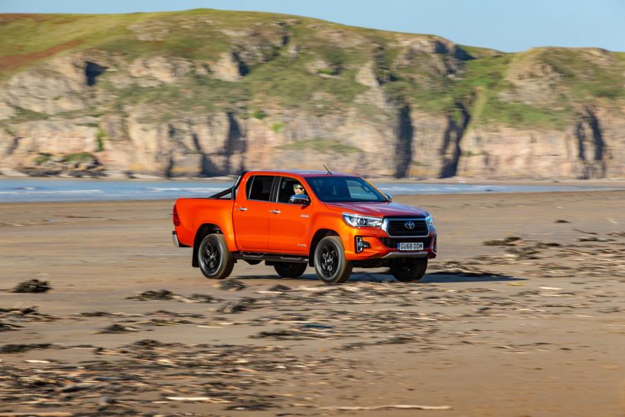  Toyota Hilux Invincible X Double Cab 2018 года  (UK) (фото 20 из 40)